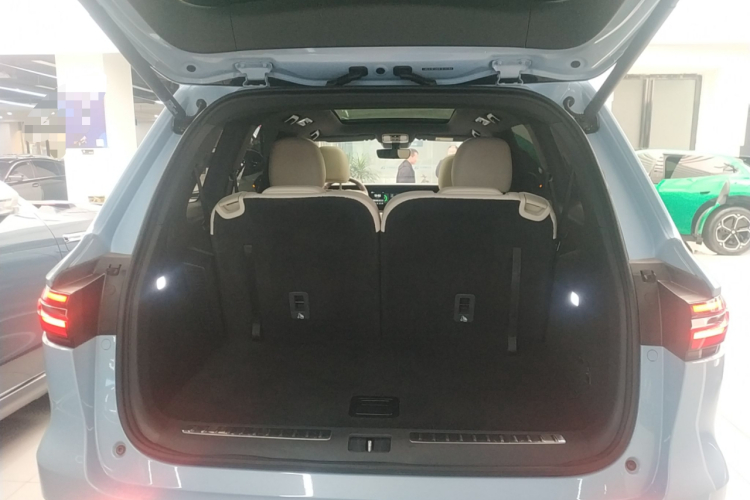 理想汽车 理想ONE 2020款 增程6座版机舱底盘23