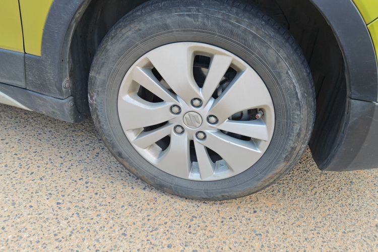 铃木 锋驭 2015款 1.6L CVT两驱精英型车身外观10