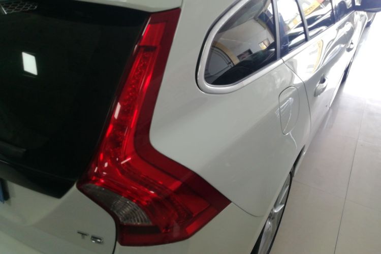 沃尔沃V60 2014款 T5 智逸版车身外观9