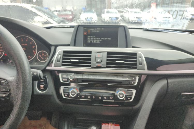 宝马3系 2017款 320Li 时尚型中控内饰16