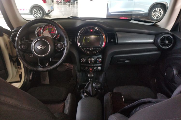 MINI 2016款 1.5T COOPER中控内饰7002