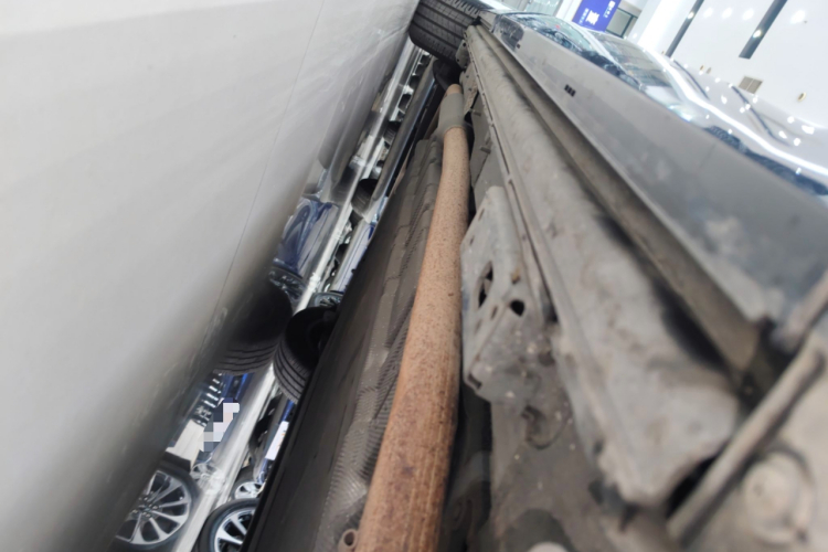 腾势D9 2022款 DM-i 1040 尊贵型局部细节9001