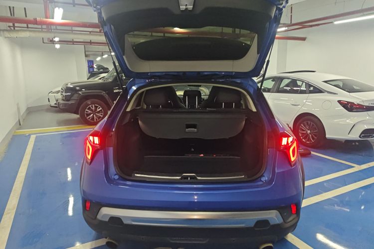 领克02 2018款 1.5T DCT两驱劲Pro版 国V机舱底盘23