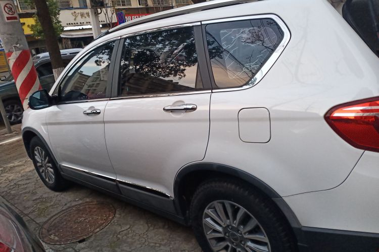 哈弗H6 2018款 红标 运动版 1.5T 手动两驱精英型车身外观4