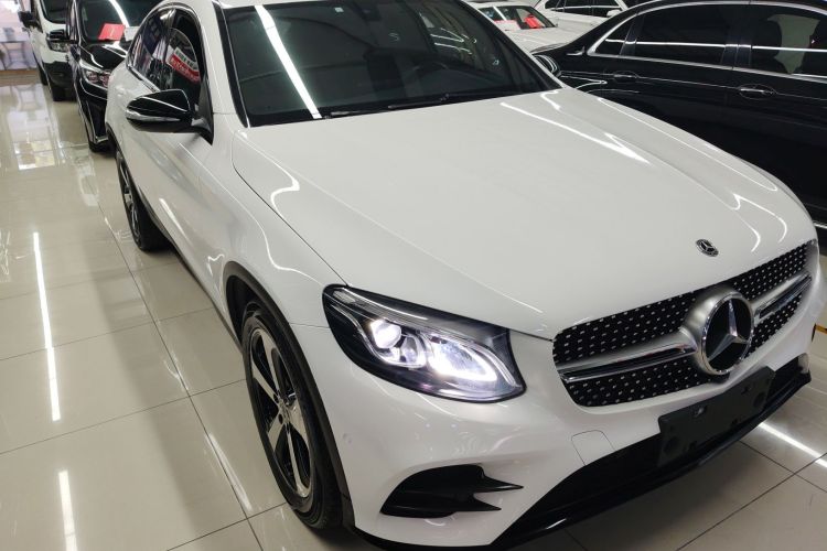 奔驰GLC轿跑 2017款 GLC 200 4MATIC 轿跑SUV车身外观3