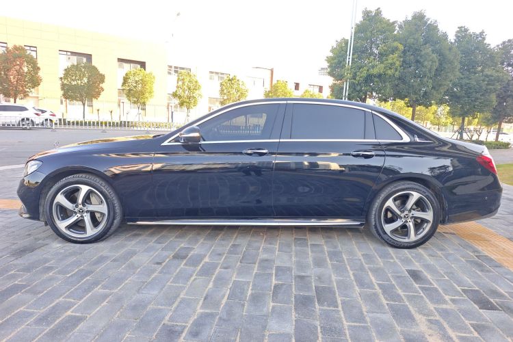 奔驰E级 2017款 E 300 L 运动豪华型车身外观4