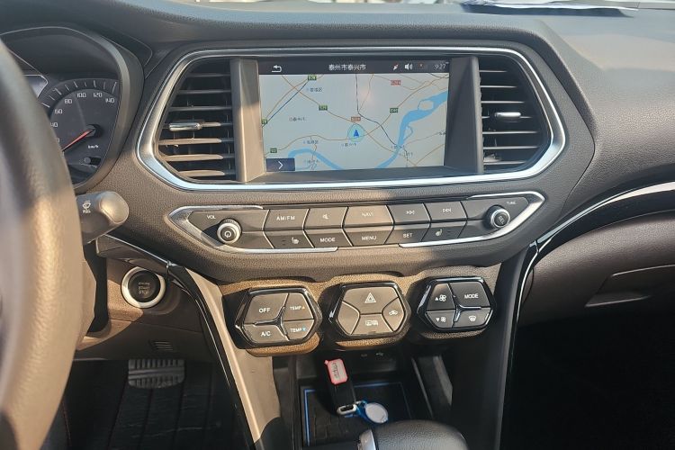 广汽传祺 传祺GS4 2015款 200T G-DCT豪华版中控内饰16