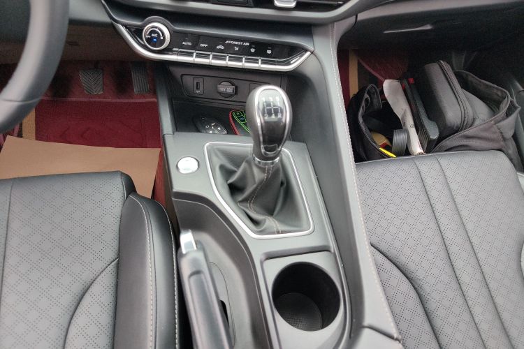 长安 逸动 2021款 PLUS 1.6L GDI 手动豪华型中控内饰18