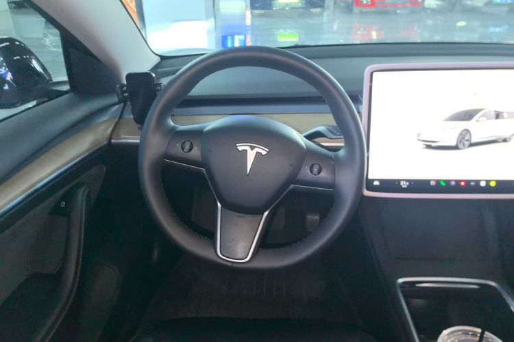 特斯拉 Model 3 2022款 后轮驱动版中控内饰13