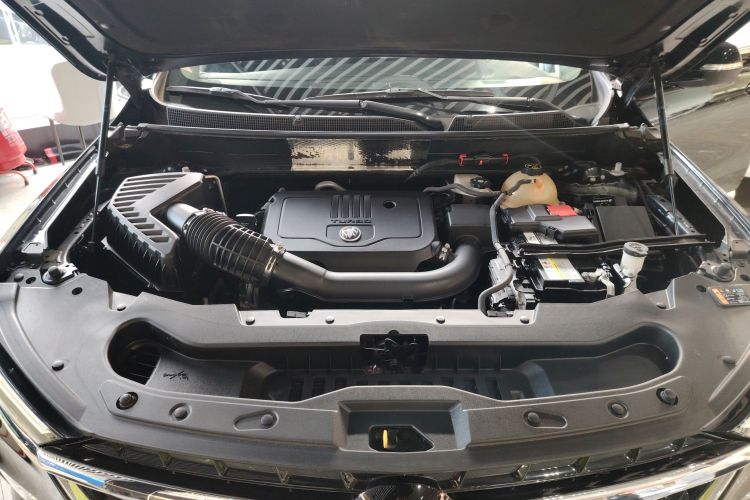 别克 昂科旗 2022款 652T 两驱尊贵型 7座机舱底盘24