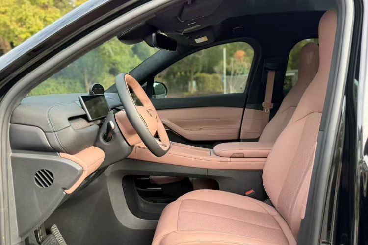 蔚来EC6 2024款 75kWh中控内饰19