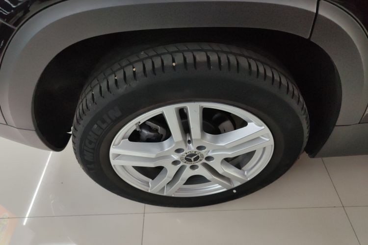 奔驰GLB 2023款 GLB 220 动感型车身外观6008