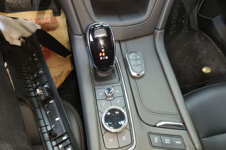 凯迪拉克XT5 2022款 2.0T 两驱豪华型中控内饰18