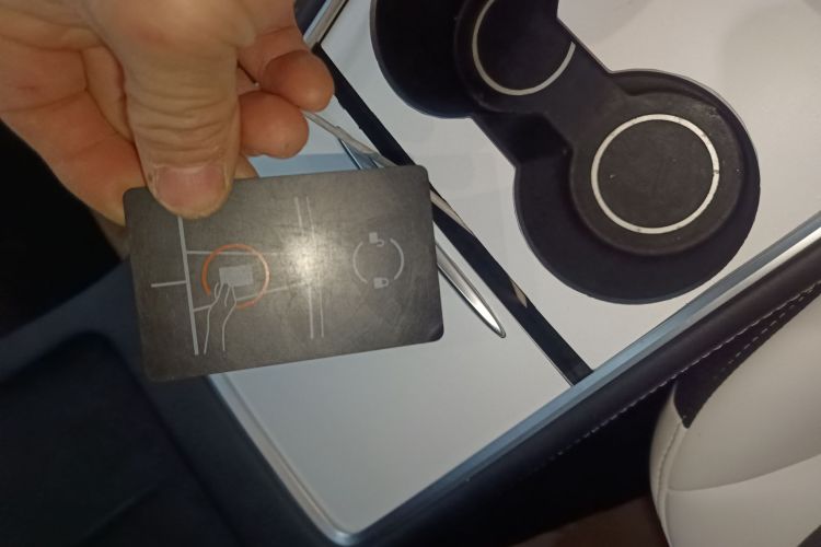 特斯拉 Model Y 2022款 长续航全轮驱动版中控内饰11