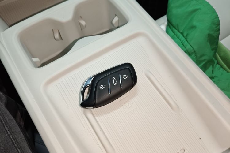 名爵 MG4 EV 2026款 437 从容版中控内饰11