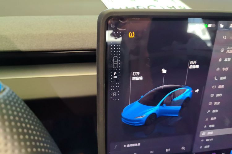 特斯拉 Model 3 2023款 后轮驱动版中控内饰18