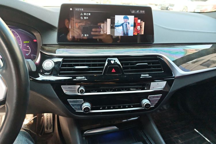 宝马5系 2019款 改款 530Li 领先型 M运动套装中控内饰16