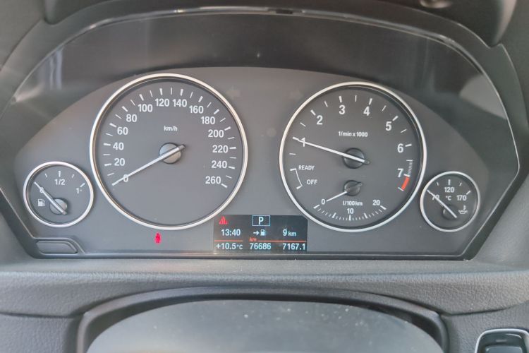 宝马3系 2015款 320i 超悦版时尚型局部细节14