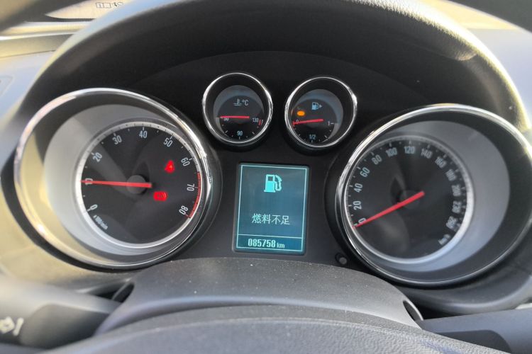 别克 君威 2015款 1.6T 时尚技术型中控内饰14