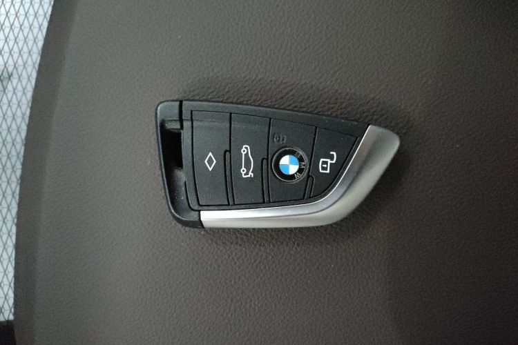 宝马i3 2023款 eDrive 40 L 曜夜运动套装中控内饰11