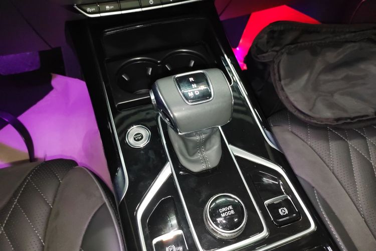 红旗HS5 2022款 改款 2.0T 智联旗享版中控内饰18