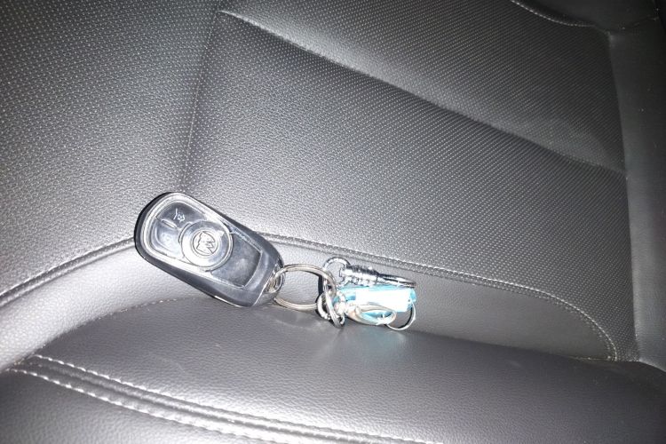 别克 英朗 2021款 改款 1.3T 自动轻混动精英型中控内饰11