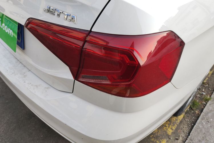 大众 捷达 2017款 1.4L 手动时尚型车身外观9