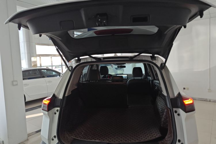 日产 奇骏 2021款 VC-Turbo 300 CVT 2WD舒适版机舱底盘23