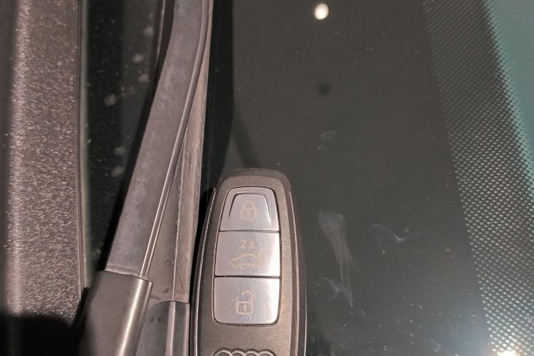 奥迪Q8 2019款 55 TFSI 臻选动感型中控内饰11