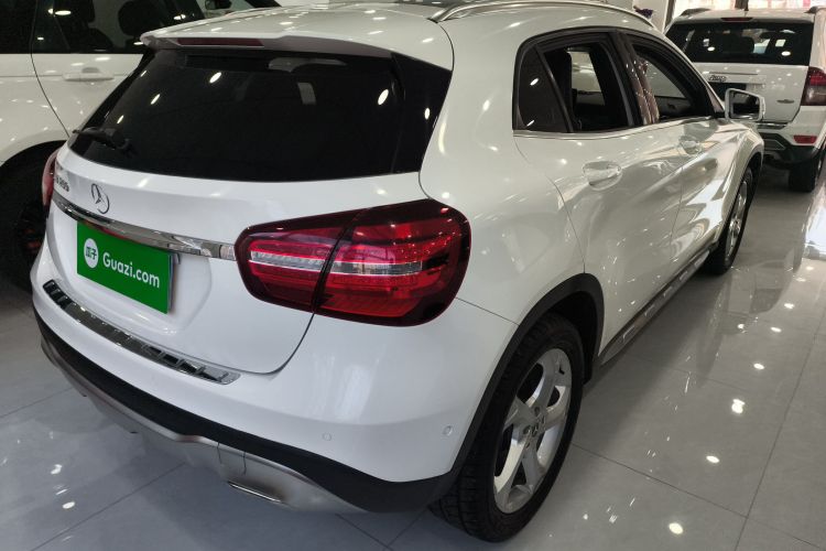 奔驰GLA 2017款 GLA 200 动感型车身外观7