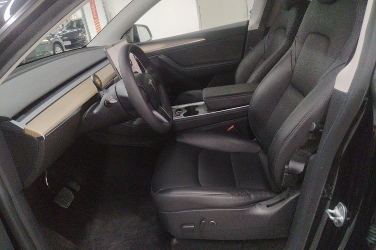 特斯拉 Model Y 2022款 后轮驱动版中控内饰19
