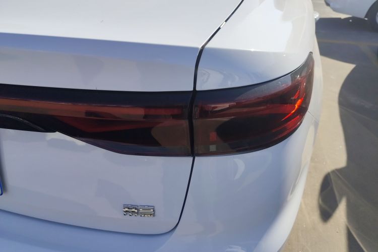 吉利汽车 帝豪 2025款 第4代 1.5L CVT旗舰型车身外观9