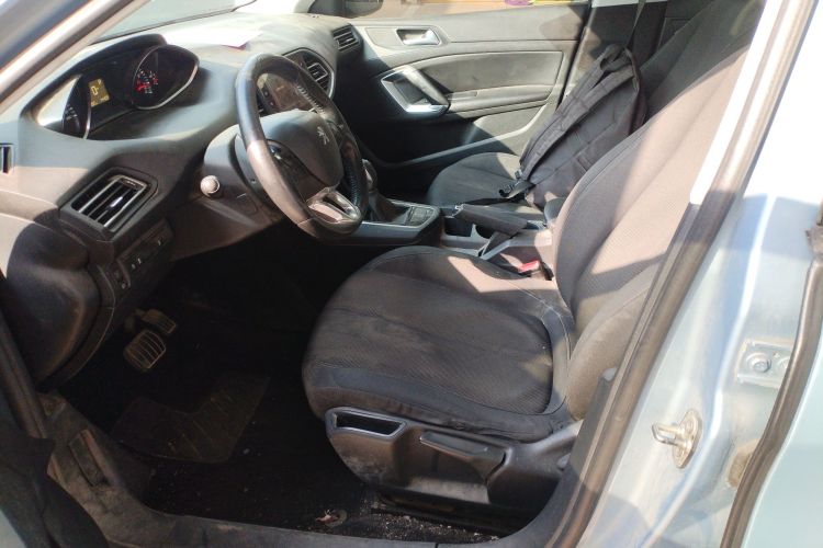 标致308S 2015款 1.2T 自动劲驰版中控内饰19