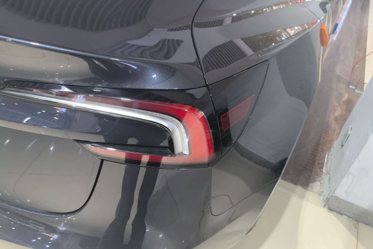特斯拉 Model 3 2023款 后轮驱动版车身外观9