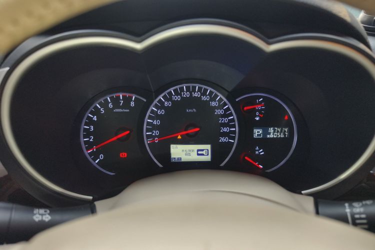 日产 贵士 2015款 3.5L SL中控内饰14