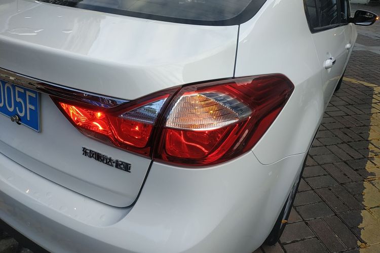 起亚K3 2016款 1.6L 自动GLS车身外观9