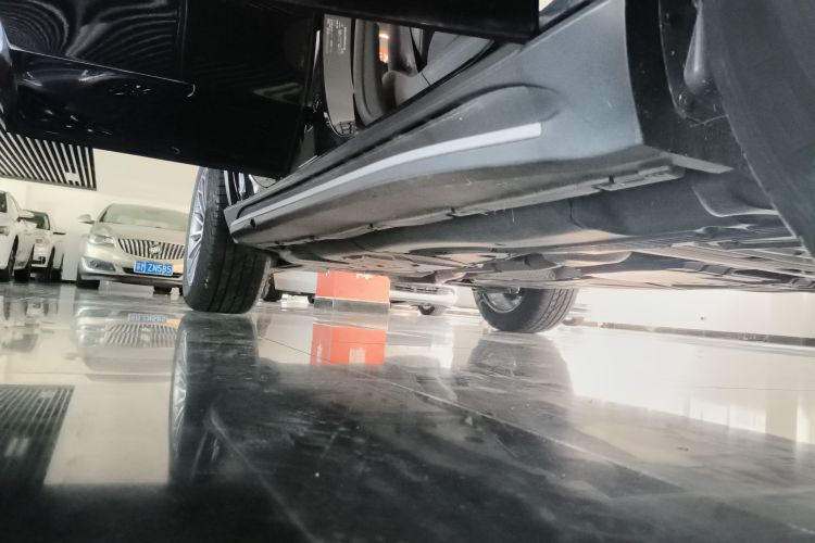 奔驰GLE 2020款 GLE 350 4MATIC 动感型局部细节9001