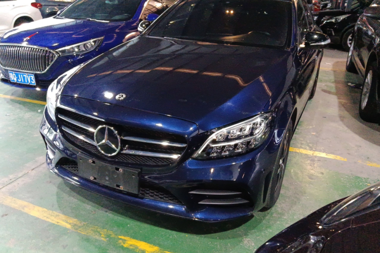 奔驰C级 2019款 C 260 运动版车身外观1