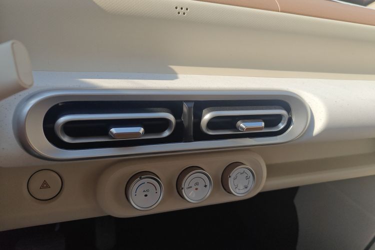 五菱汽车 宏光MINIEV 2024款 第三代 215km 青春版局部细节16