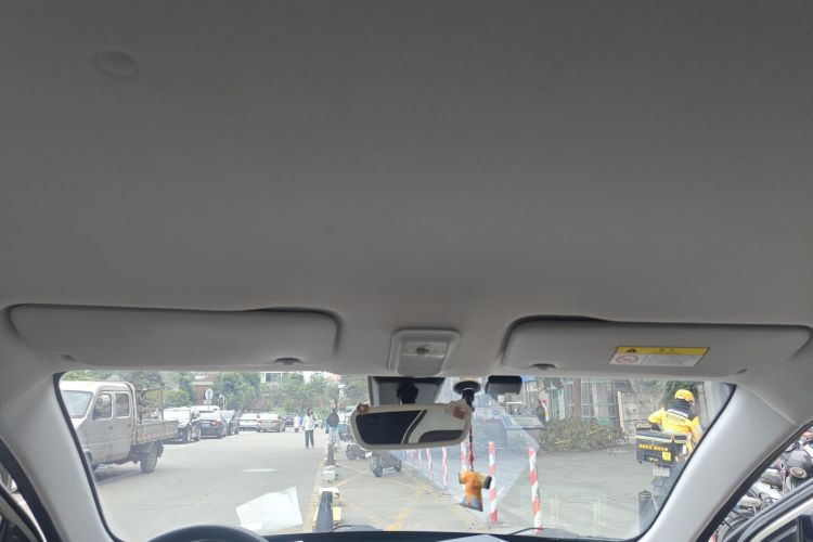 五菱汽车 五菱缤果 2023款 333km 灵犀互联+款中控内饰22