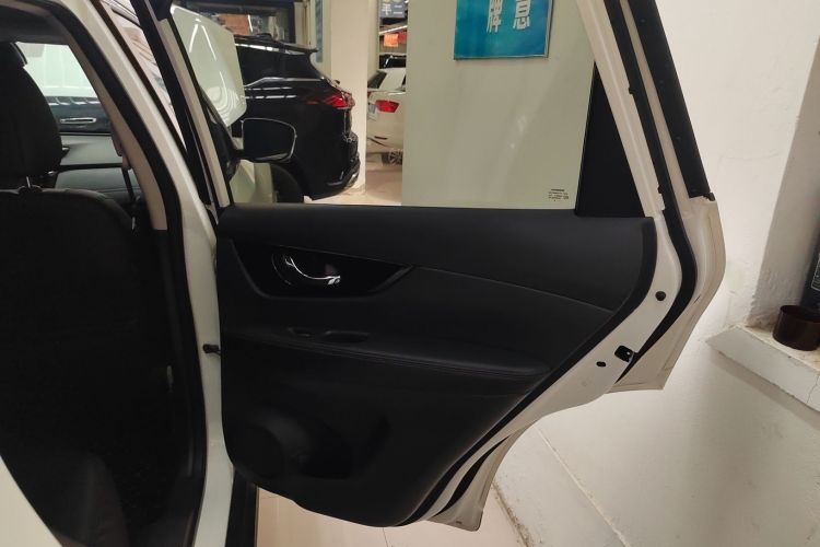 日产 奇骏 2020款 2.0L XL ITS CVT 2WD智联舒适版中控内饰45