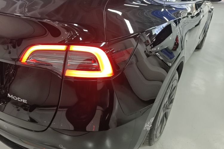 特斯拉 Model Y 2023款 后轮驱动版车身外观9