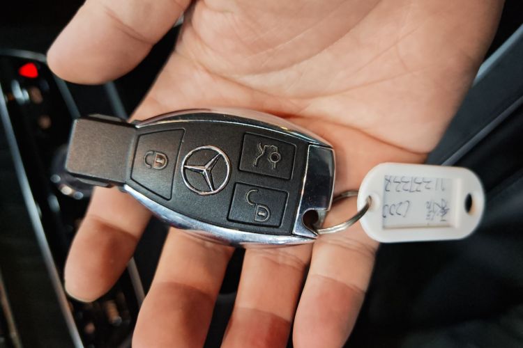 奔驰C级 2018款 C 200 L 运动版中控内饰7001