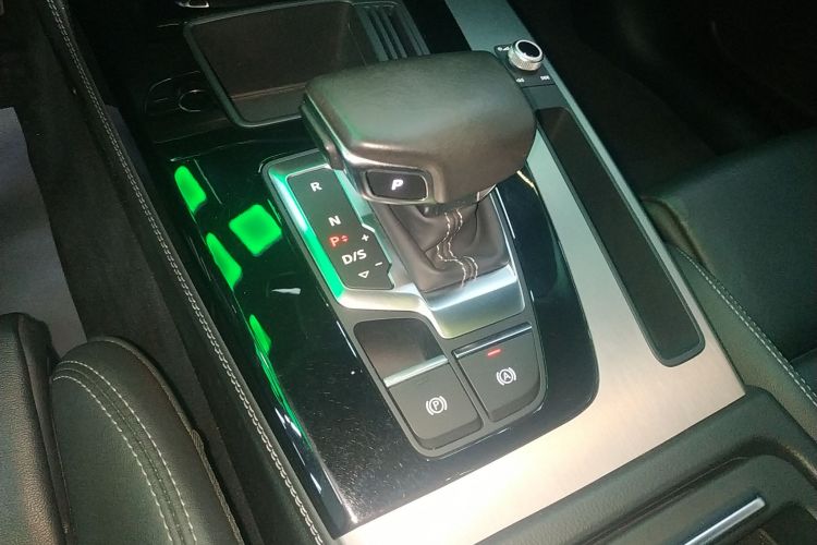 奥迪Q5L 2022款 40T 时尚动感型局部细节18