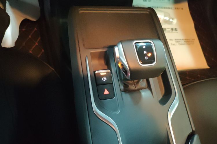 红旗E-QM5 2024款 500km 出行版中控内饰18