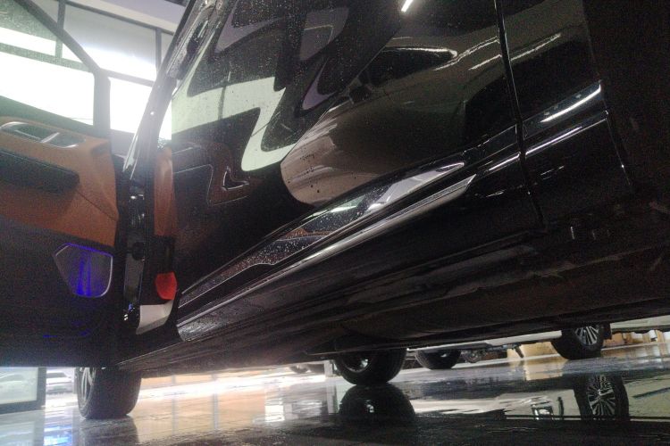 红旗HQ9 2024款 2.0T 商务版局部细节9002