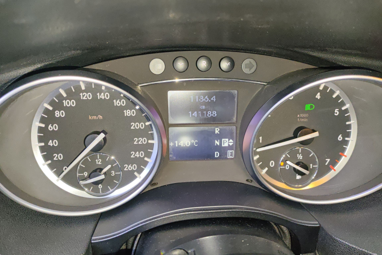 奔驰R级 2014款 R 320 4MATIC 商务型中控内饰14