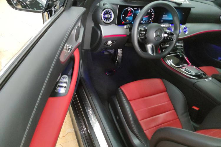 奔驰E级(进口) 2023款 改款 E 260 轿跑车中控内饰20