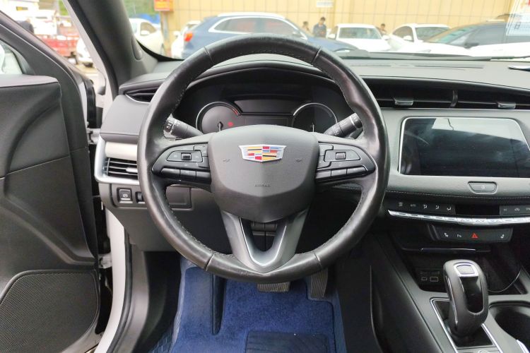 凯迪拉克XT4 2018款 28T 两驱领先型中控内饰13