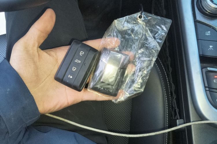 坦克300 2021款 越野版 2.0T 征服者中控内饰11